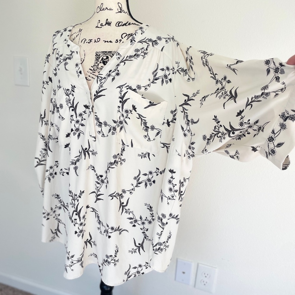 Torrid Harper Blouse Floral Black ivory size 5xl Smocked V neck Aesthetic core - Picture 4 of 15